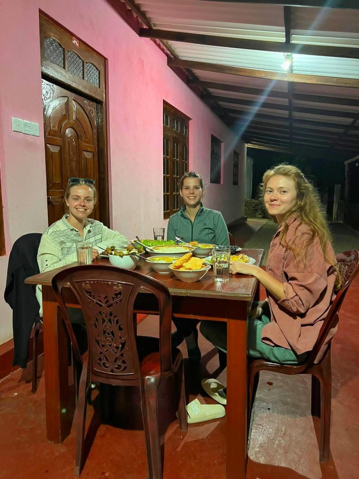 Nine Arch Homestay เอลลา ภายนอก รูปภาพ